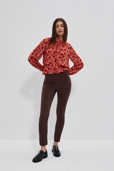 Gładkie spodnie kasztanowe