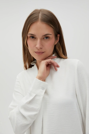 Elegancka koszula z gładkiego materiału biała