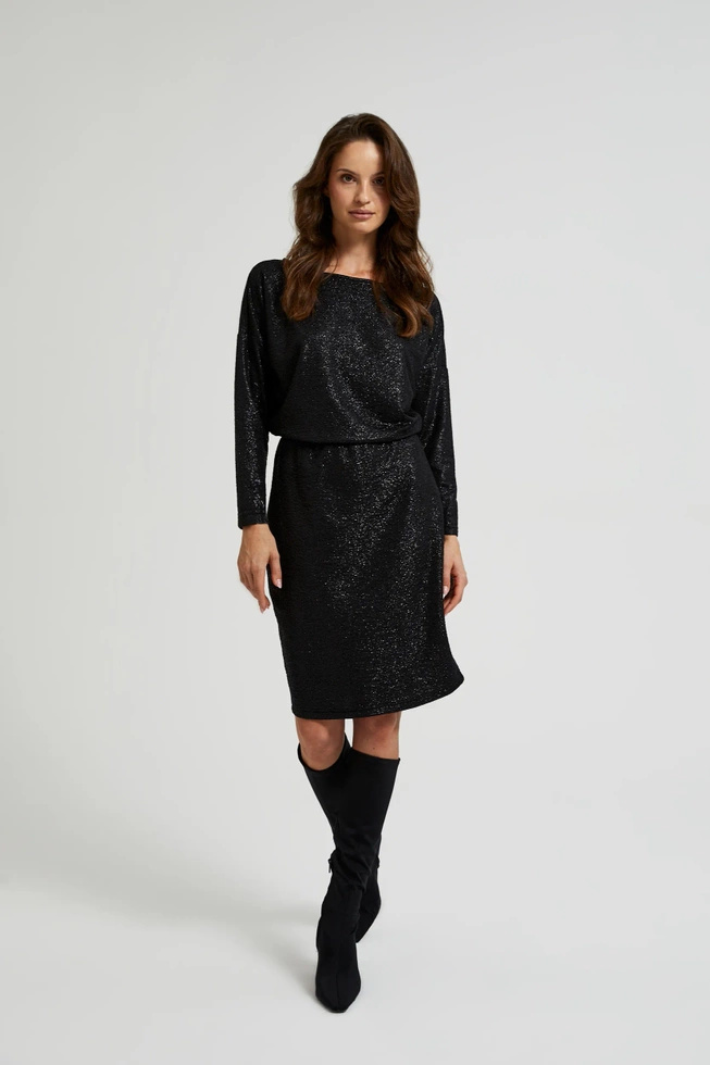 Błyszcząca sukienka o długości przed kolana czarna
