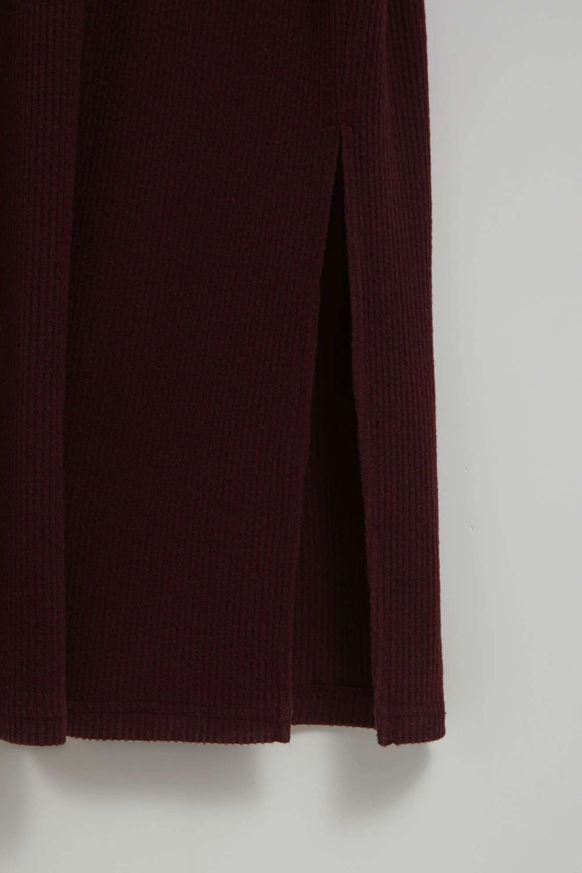 Prążkowana sukienka z golfem