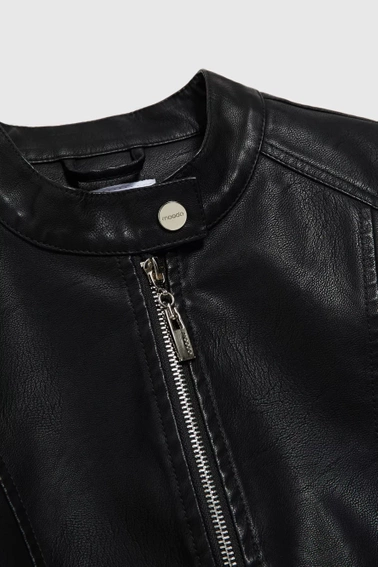 Kurtka z zapięciem pod szyją czarna