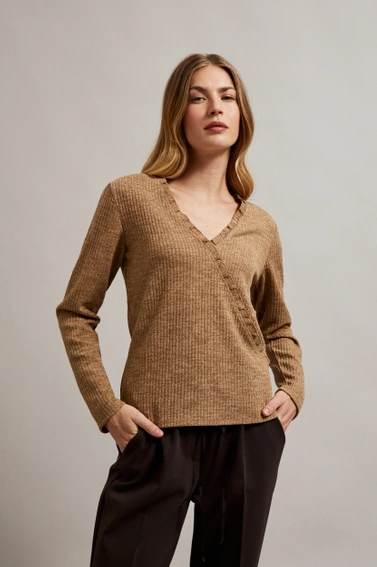 Prążkowana bluzka z dekoltem w serek beżowa 