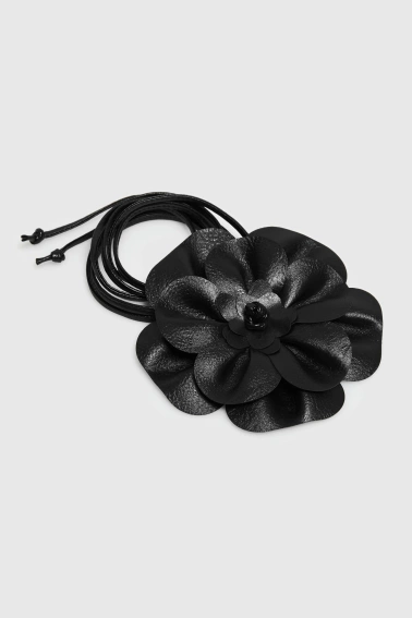 Wiązany pasek z kwiatem czarny