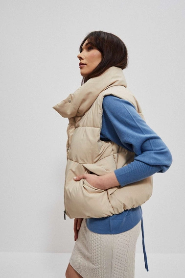 Krótka, pikowana kamizelka ze stójką