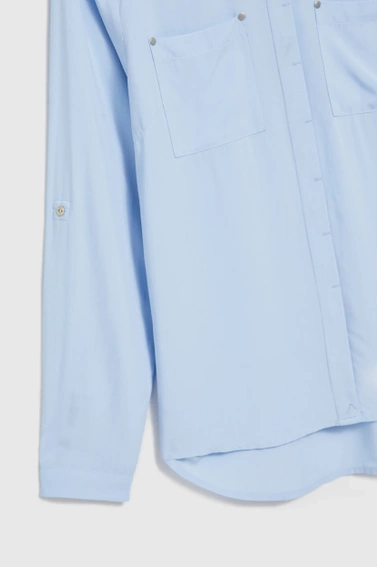 Wiskozowa koszula z kieszeniami blękitna