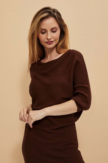 Ciepła sukienka z rękawem 3/4