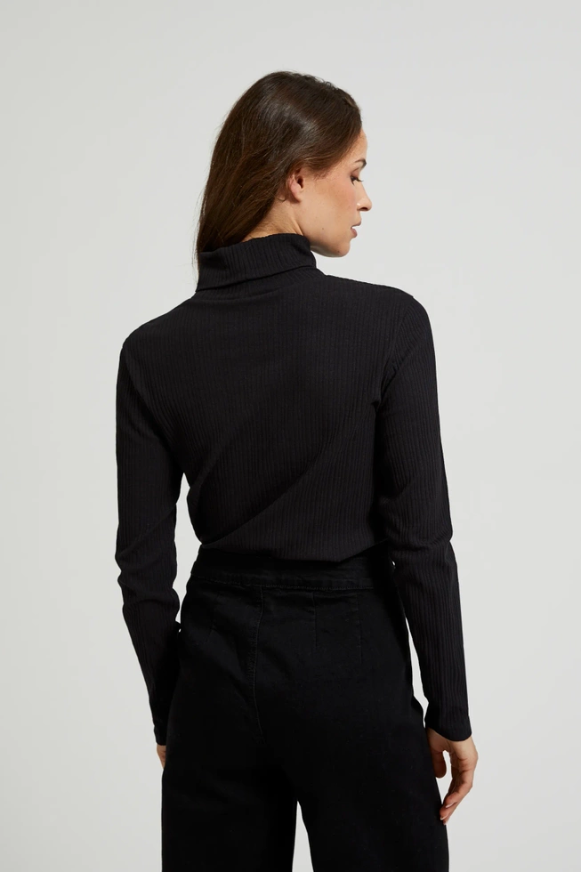 Prążkowany golf z długimi rękawami czarny