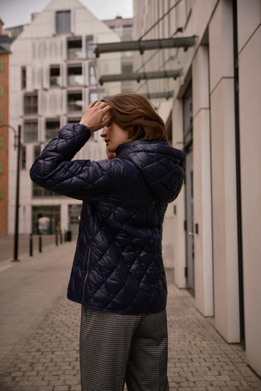 Pikowana kurtka granatowa