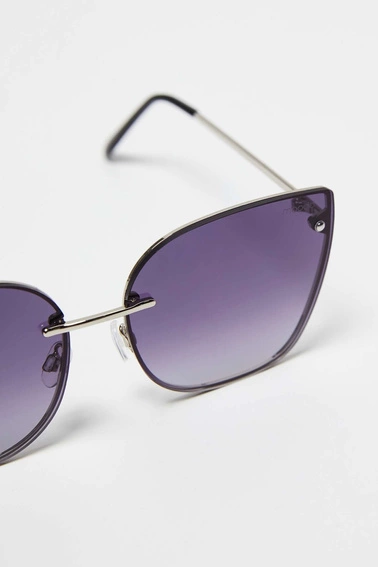 Okulary przeciwsłoneczne z metalowymi elementami czarne