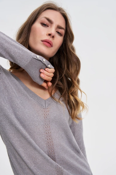 Sweter z metaliczną nitką szary