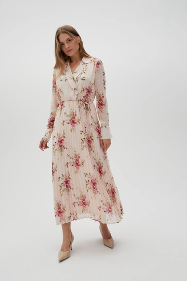 Plisowana sukienka w kwiaty różowa