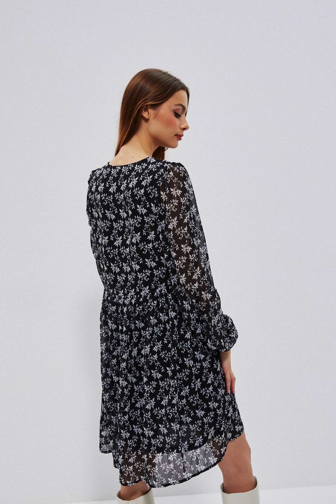 Rozkloszowana sukienka w roślinny wzór