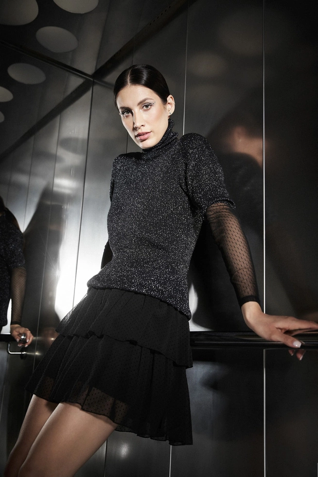 Golf z metaliczną nitką czarny