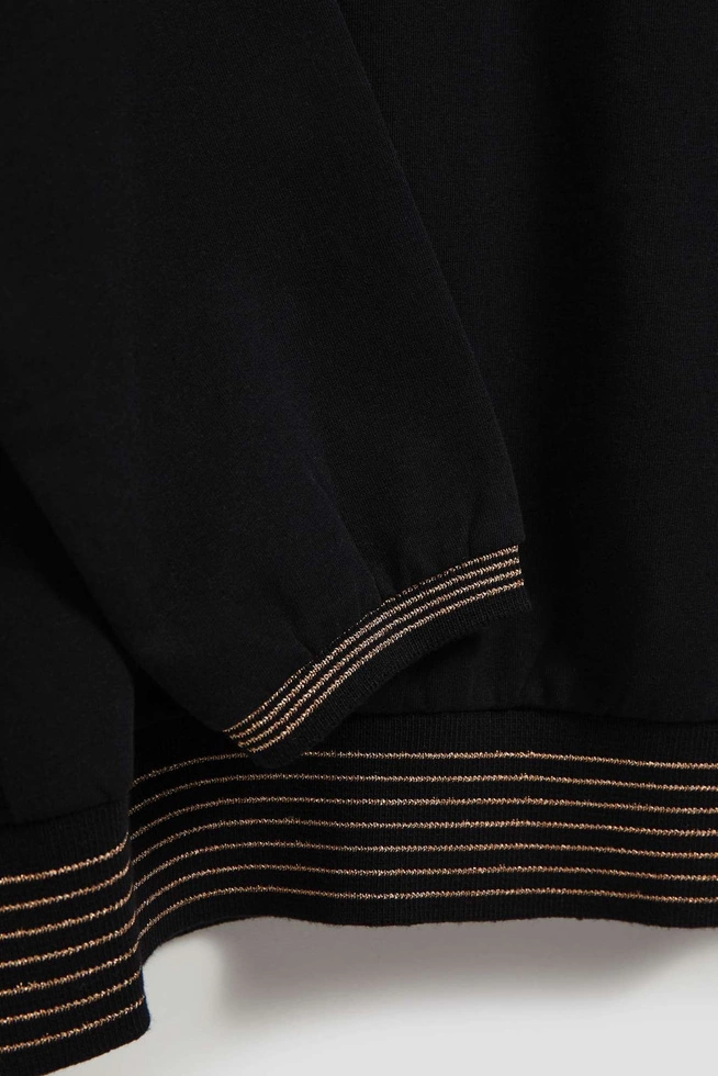 Bluza z dekoltem w serek czarna