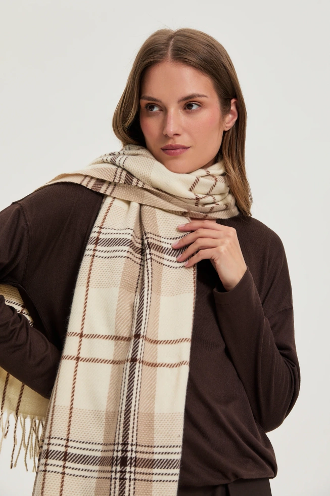 Szal w kratę beżowy