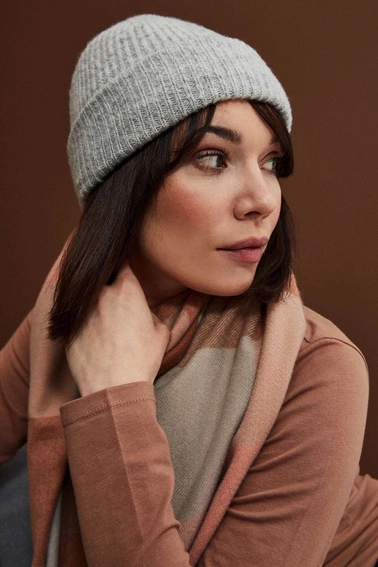 Prosta czapka z dzianiny