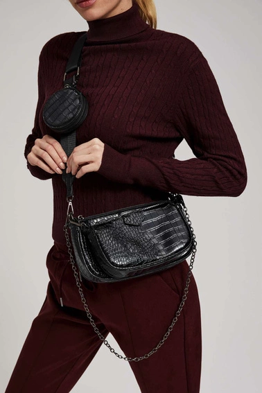 Torebka na ramię z imitacji weżowej skóry czarna