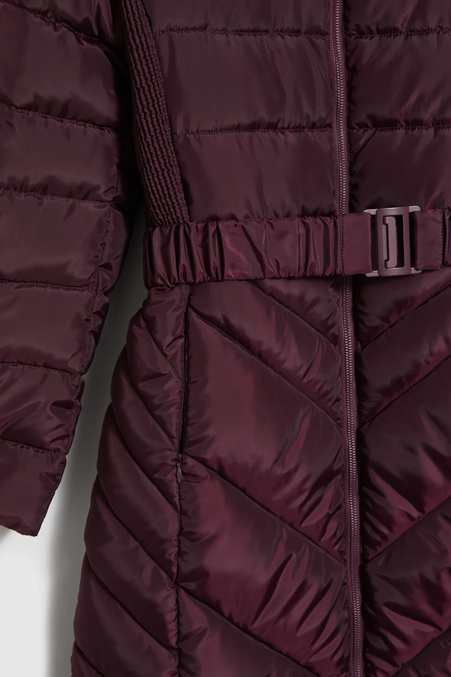 Kurtka z paskiem burgundowa