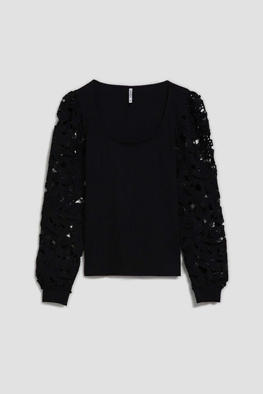 Bluzka z koronkowymi rękawami czarna