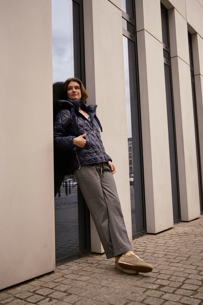 Pikowana kurtka granatowa