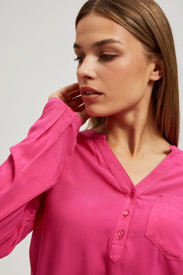 Koszula z dekoltem w serek i kieszonką