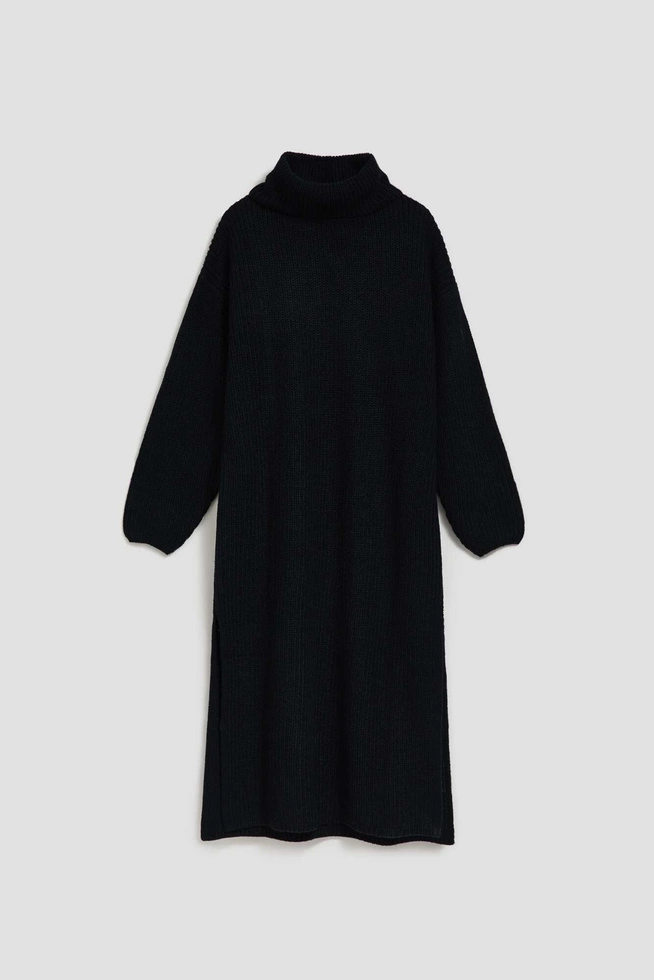 Swetrowa sukienka z golfem czarna