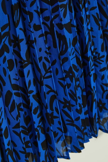 Sukienka z plisowanym dołem 