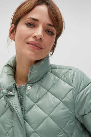 Krótka, pikowana kurtka oliwkowa