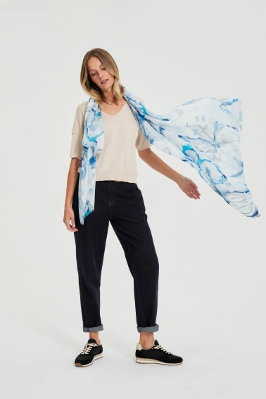 Wzorzysty szal niebieski 