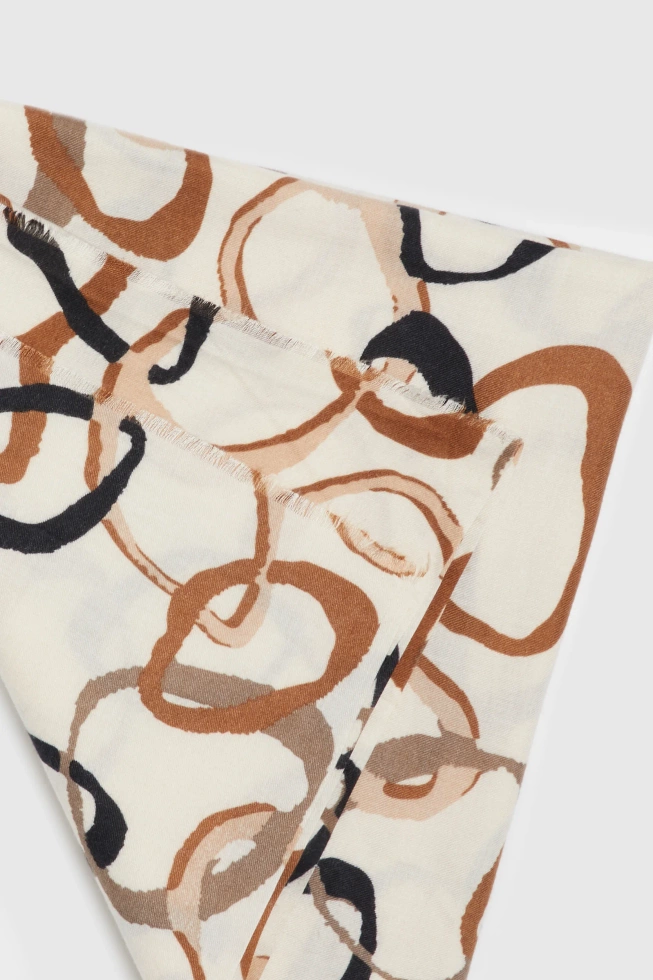 Szal z wzorem beżowy