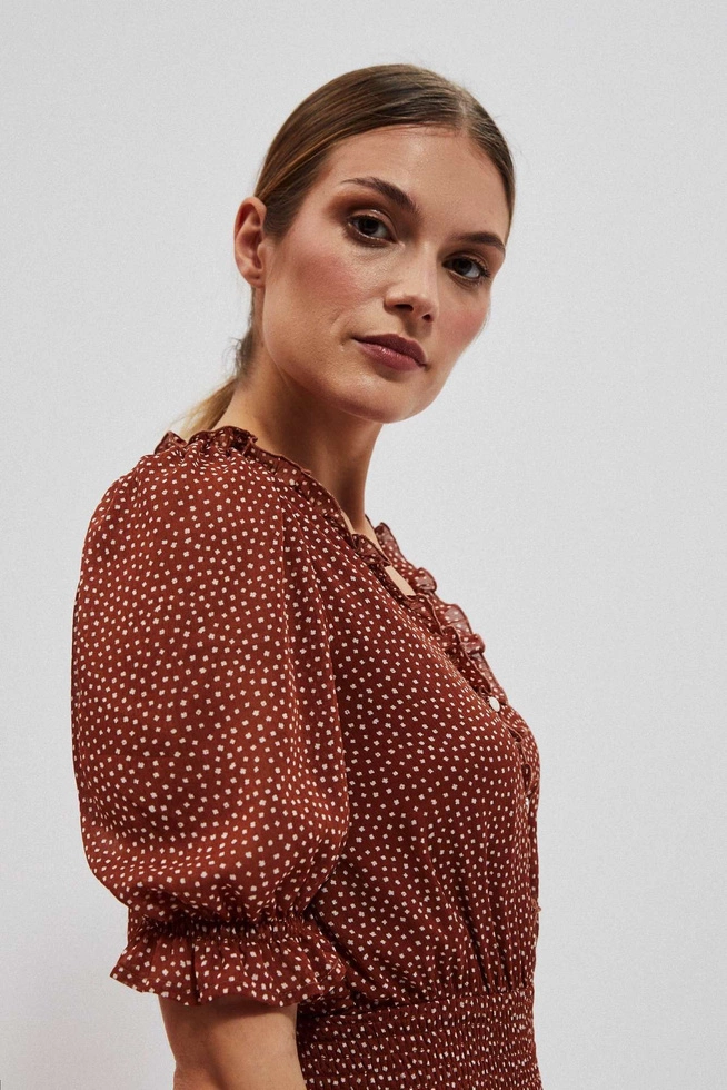 Sukienka w groszki z falbaną