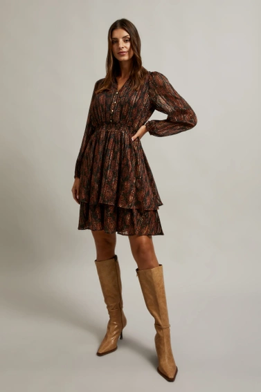 Sukienka w zwierzęcy wzór z rozkloszowanym dołem czarna 