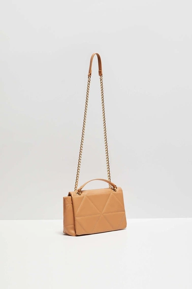 Pikowana torebka z łańcuszkiem beżowa