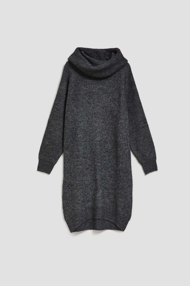 Swetrowa sukienka z golfem grafitowa