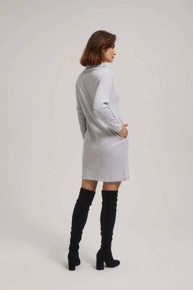 Sukienka z golfem szara