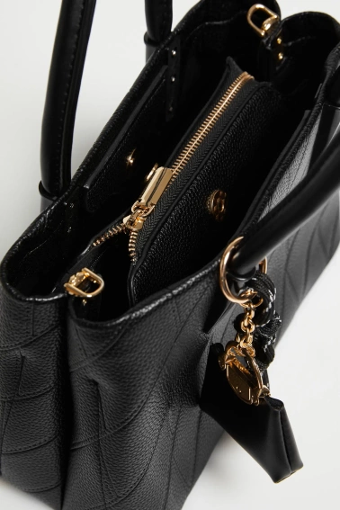 Torebka z brelokiem czarna