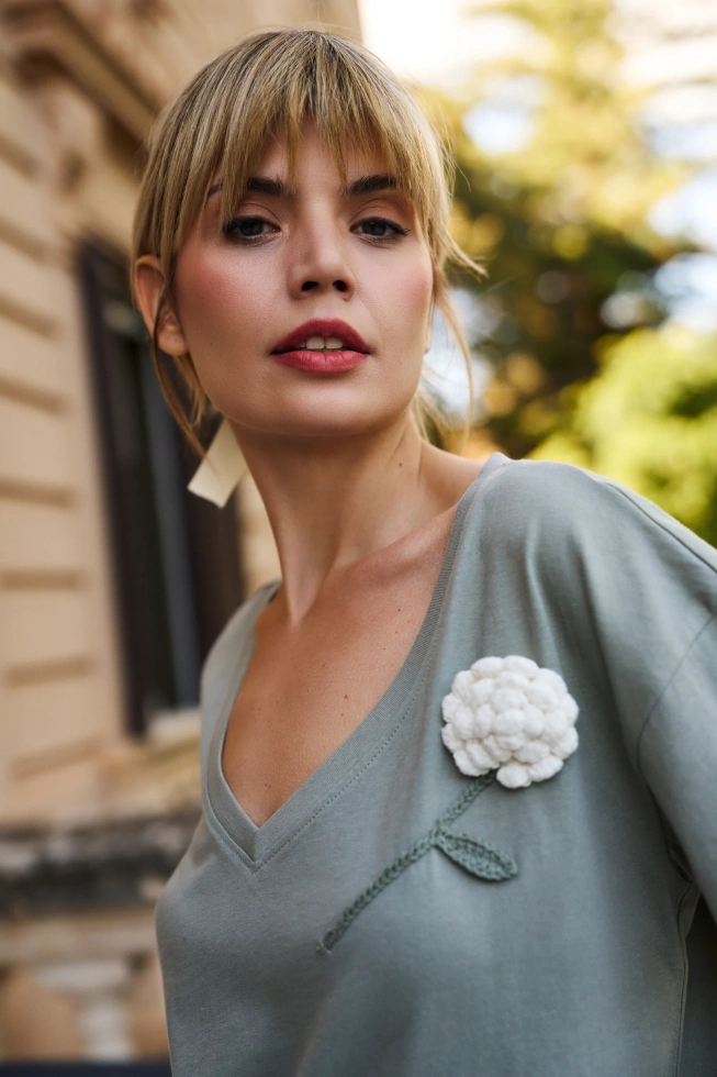 Bluzka z szydełkową aplikacją oliwkowa