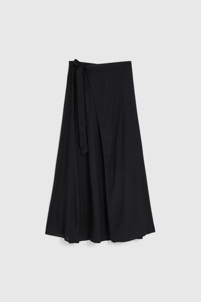Wiskozowa spódnica midi czarna