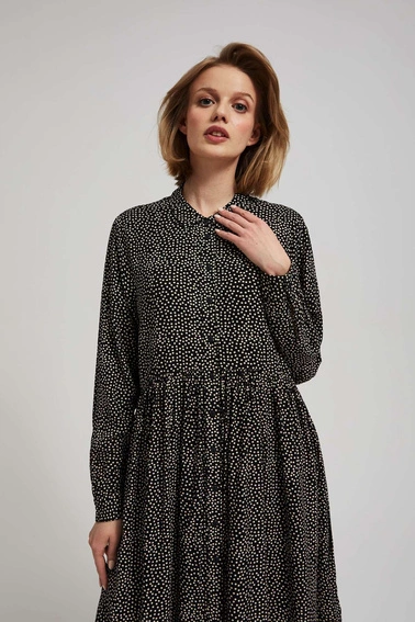 Koszulowa sukienka z rozkloszowanym dołem czarna