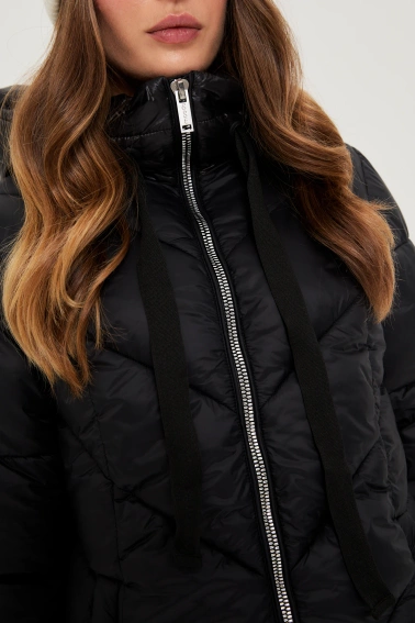 Pikowana kurtka z kapturem czarna