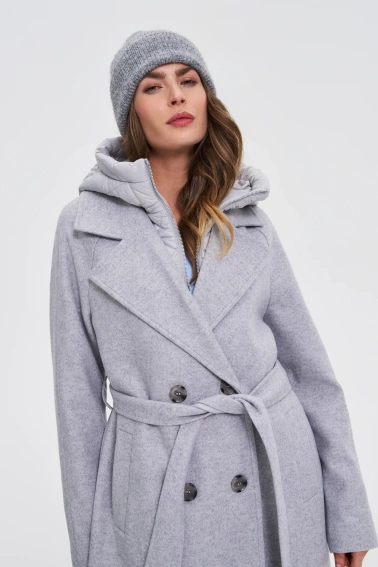 Długi płaszcz w kapturem szary