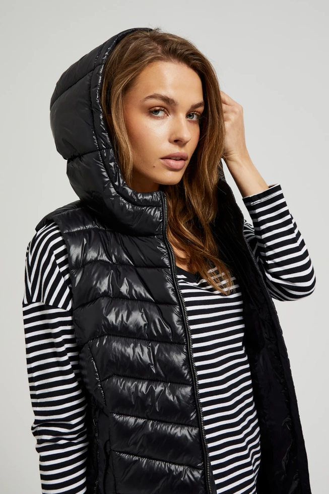 Pikowana kamizelka zapinana na zamek czarna