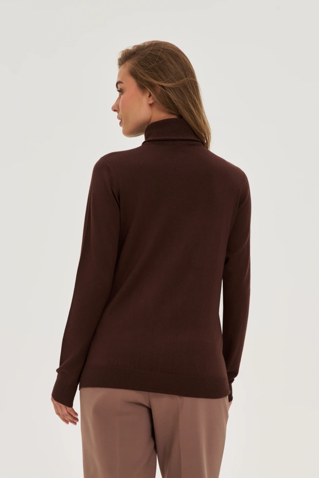 Sweter z golfem brązowy