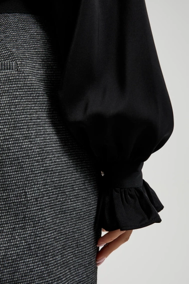 Koszula z bufiastymi rękawami i wiązanym dekoltem czarna