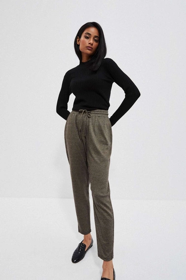 Dopsowany sweter w prążki czarny