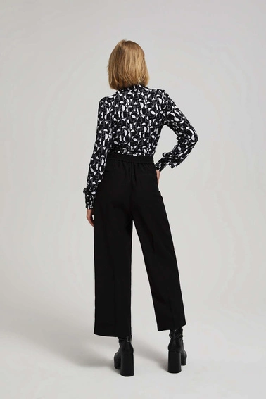 Gładkie spodnie z szerokimi nogawkami