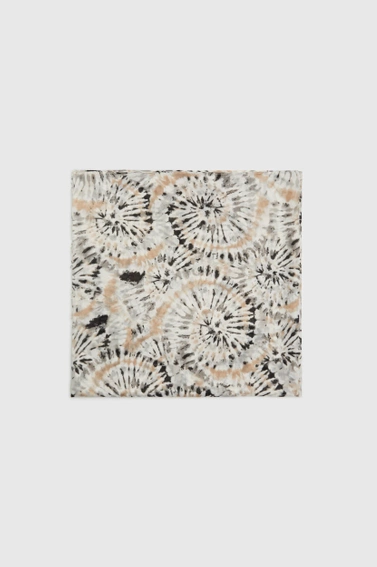 Wzorzysty szal beżowy