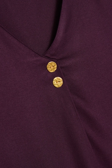 Koszula z dekoltem w serek i ozdobnymi guzikami fioletowa 