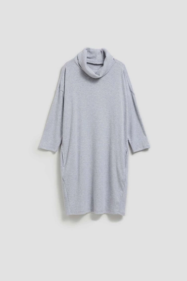 Sukienka z golfem szara