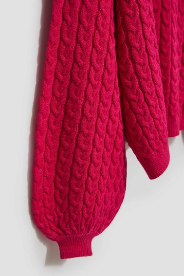 Sweter z golfem i bufiastymi rękawami fuksjowy